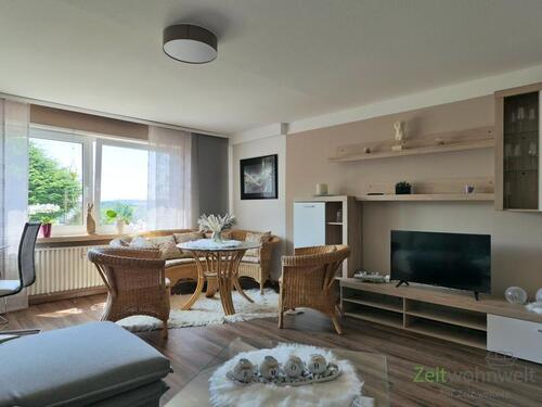 Blick ins Wohnzimmer - (EF1195_M) Fulda: Bronnzell, hübsche möblierte Souterrain-Wohnung mit Terrassen-Sitzecke in ruhiger Wohnlage