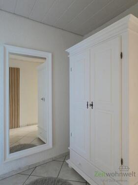 Garderobenschrank und Spiegel - 