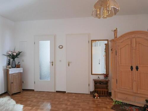 großer Wohnungsflur - 