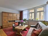 große Sitzecke vor der Fensterfront - 2 Zimmer Etagenwohnung zur Miete in Gotha