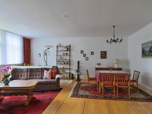 Blick ins Wohnzimmer - 2 Zimmer Etagenwohnung in Gotha