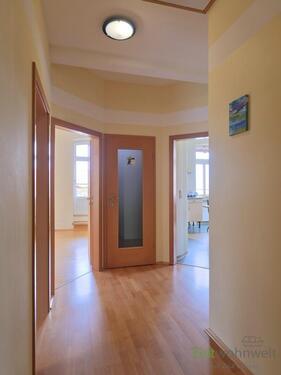 Flurblück zu Küche ind Wohnzimmer - 