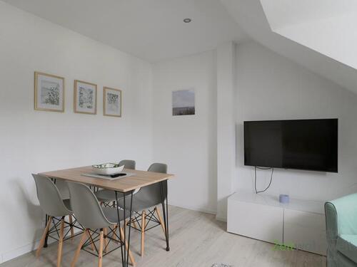 Esstisch und Wand-TV - 3 Zimmer Etagenwohnung zur Miete in Kassel