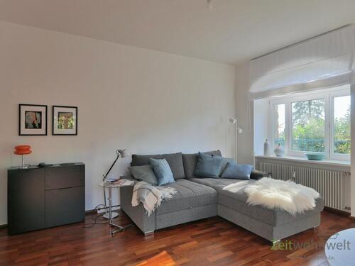 Schlafsofa und Kommode - 1 Zimmer Etagenwohnung in Dresden