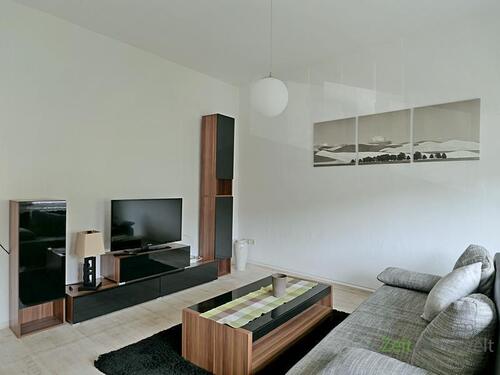 TV und Schrankwand2 - 2 Zimmer Etagenwohnung zur Miete in Arnstadt