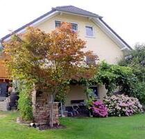 (EF0468_M) Dresden: Moritzburg, modern möblierte Dachwohnung mit WLAN und Mini-Arbeitszimmer, Reinigungsservice möglich