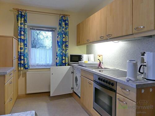 Küchenzeile mit Waschmaschine - 1 Zimmer Etagenwohnung in Dresden