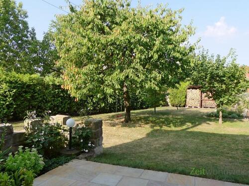 Blick in den Garten - Etagenwohnung mit 54,00 m&sup2; in Dresden zur Miete