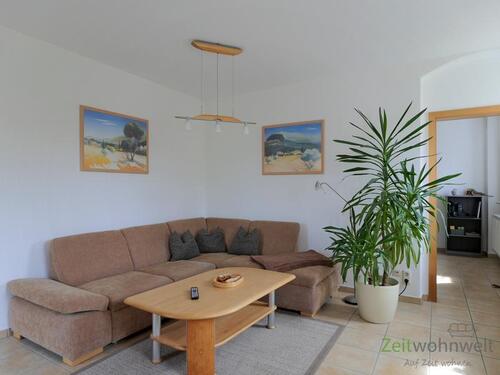 Blick ins Wohnzimmer - 2 Zimmer Etagenwohnung zur Miete in Dresden