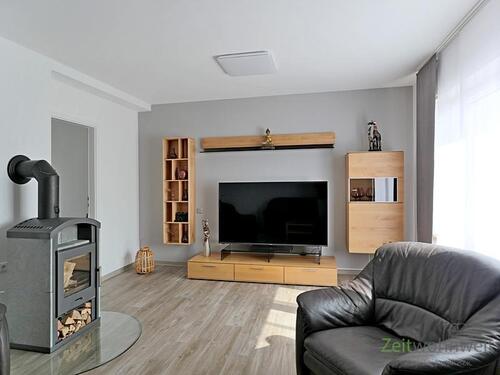 Blick ins Wohnzimmer - 5 Zimmer Haus zur Miete in Erfurt