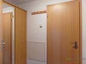 separater Flur mit Kleiderschrank - 