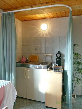 Miniküche hinter dem Vorhang - 1 Zimmer Etagenwohnung in Erfurt