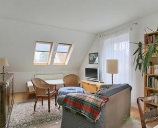 (EF1321_M) Jena: Nord, möblierte 2-Zimmer-Wohnung mit Dachbalkon in ruhiger grüner Lage, PKW-Stellplatz inkl.