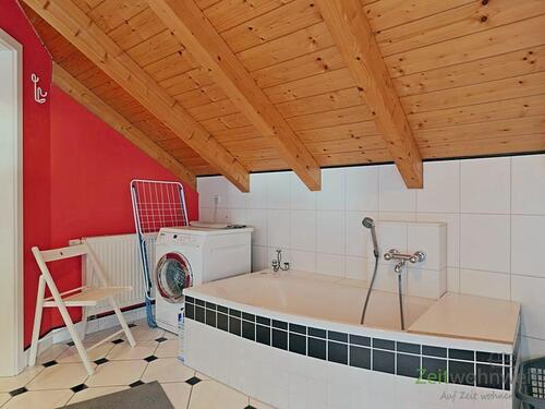Badewanne und Waschmaschine - 
