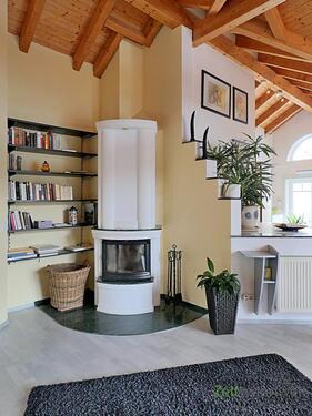 echter Kamin im Wohnzimmer - 