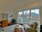 Balkon und TV-Sessel - 1 Zimmer Etagenwohnung zur Miete in Dresden