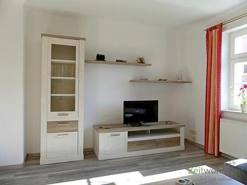 Schrankwand und TV - 