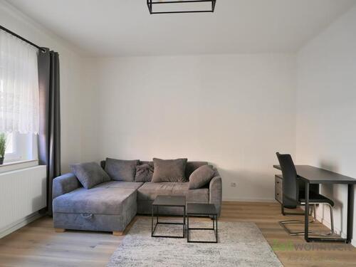 Sofa-Sitzecke und Schreibtisch - (EF1346_M) Erfurt: Daberstedt, möblierte 2-Zimmer-Wohnung in ruhiger, stadtnaher Wohnlage
