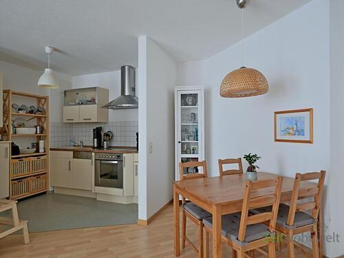Esstisch vor der Küche - 2 Zimmer Etagenwohnung in Meiningen