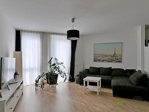 Wohnzimmercouch - (12536_72) MGN: moderne 2-Raum-Wohnung mit Laminatböden und Balkon, EBK und weitere Möbel möglich