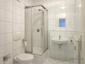Bad mit Dusche - 