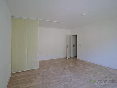 Vorhänge an der Decke - Etagenwohnung mit 39,30 m&sup2; in Meiningen zur Miete