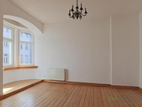 Stellfläche im Wohnzimmer - 2 Zimmer Etagenwohnung in Meiningen