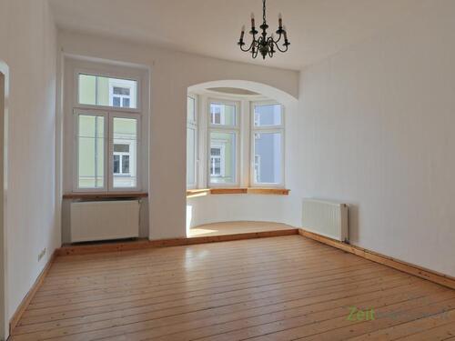 Wohnzimmer mit Erker - 2 Zimmer Etagenwohnung zur Miete in Meiningen