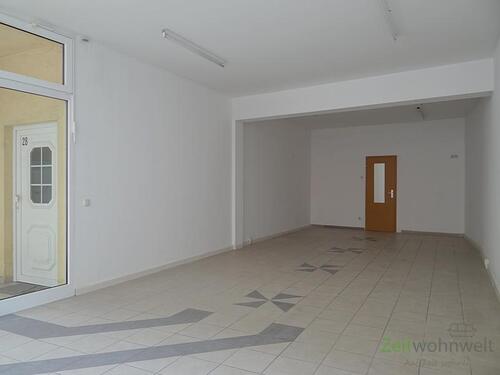 große geflieste Ladenfläche - (12236_06) MGN: Ladengeschäft mit großem Schaufenster in der Anton-Ulrich-Straße, ebenerdig, provisionsfrei!