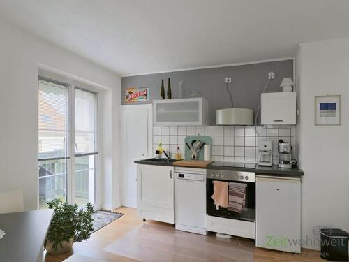 Küchenzeile und Balkonausgang - 