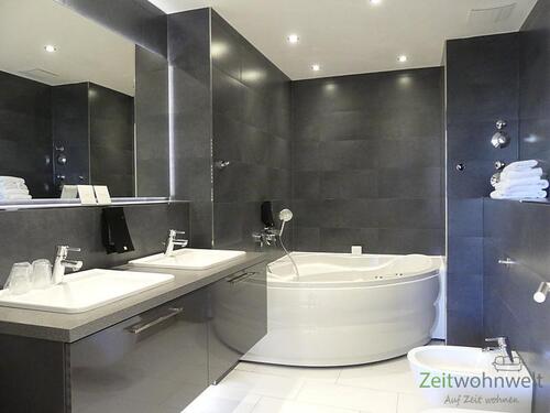 hinteres Bad mit Eckbadewanne - 