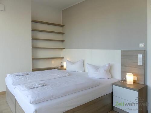 rechtes Schlafzimmer, Doppelbett - 