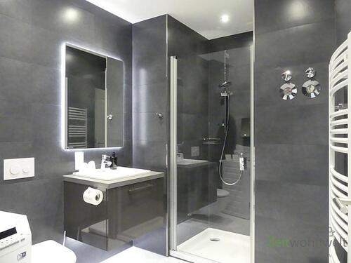 vorderes Bad mit Dusche - 