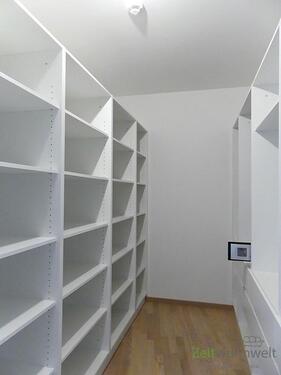 begehbarer Kleiderschrank mit Safe - 