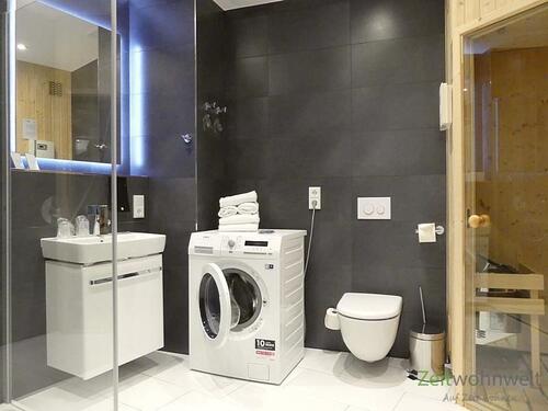 rechtes Bad mit Sauna - 