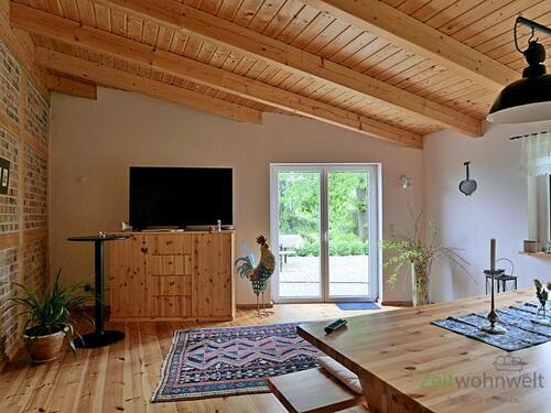 TV neben dem Terrassenausgang - 4 Zimmer Haus zur Miete in Weimar