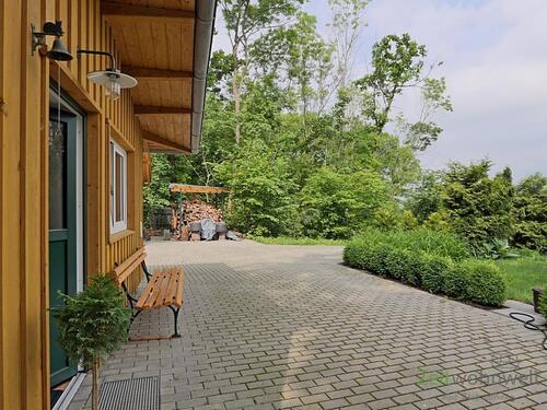 Hauseingang und Hof - 