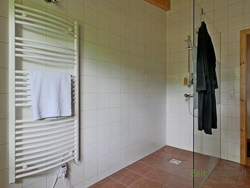 bodentiefe Dusche im Bad - 