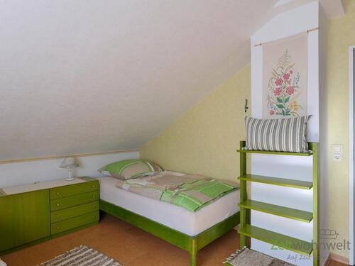Blick zum rechten Bett - 