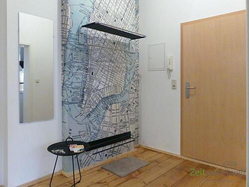 Wohnungsflur mit Garderobe - 