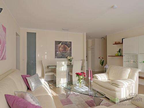 Blick ins Wohnzimmer - 2 Zimmer Etagenwohnung zur Miete in Dresden