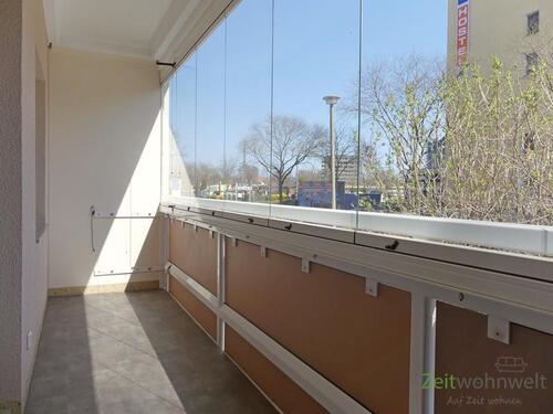 verglaster, abschließbarer Balkon - 1 Zimmer Etagenwohnung in Dresden