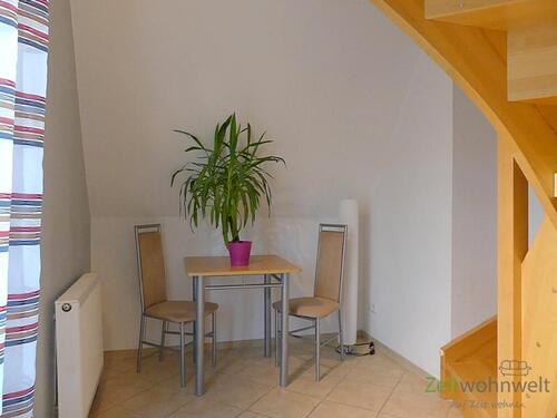 kleine Sitzecke hinter der Küche - 3 Zimmer Etagenwohnung in Dresden