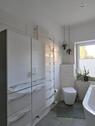 Badschrank und WC - 