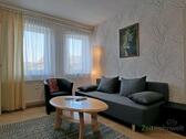 Wohnzimmercouch und Sessel - 2 Zimmer Etagenwohnung zur Miete in Jena