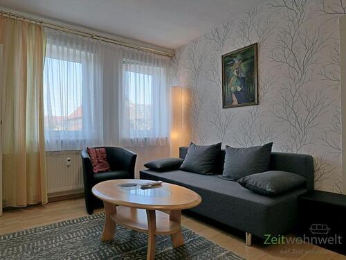 Wohnzimmercouch und Sessel - 2 Zimmer Etagenwohnung zur Miete in Jena