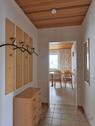 Wohnungsflur mit Garderobe - 