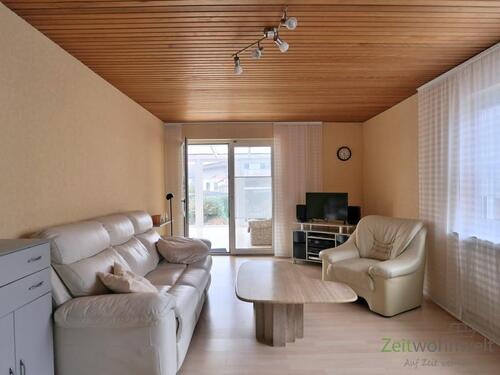 Sofa Sessel und TV - (EF1242_M) Kassel-Landkreis: Gudensberg, preiswertes möbliertes Apartment mit großem Wintergarten