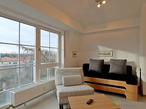 große Schlafcouch - (EF0588_M) Dresden: CoschützGittersee, kleine möblierte Dachwohnung mit Balkon und weitem Ausblick, Service inklusive