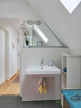 Blick zum Waschbecken - 